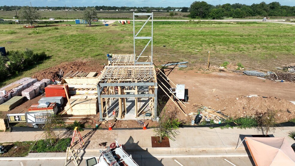 1241 Mercantile St, Richmond, TX à vendre - Vidéo sur l’annonce professionnelle – Image 3 sur 14