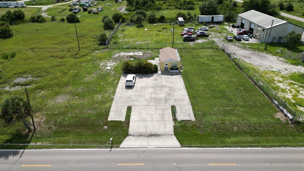 2441-2449 Broadpoint Dr, Punta Gorda, FL à vendre - Photo de l’immeuble – Image 3 sur 5