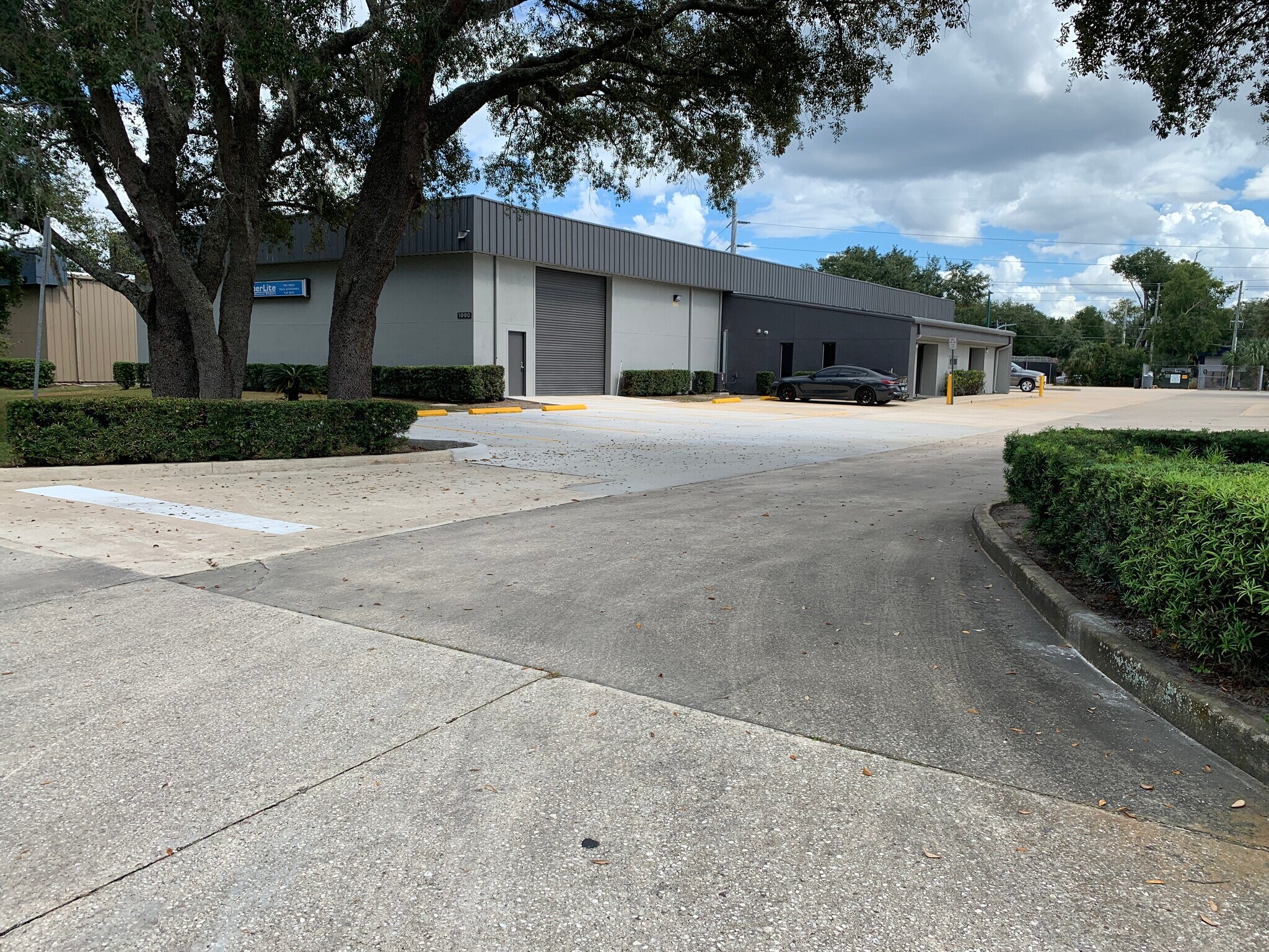 1090 Rainer Dr, Altamonte Springs, FL à louer Photo de l’immeuble– Image 1 sur 9