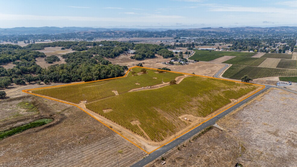 3340 Lichau Rd, Penngrove, CA à vendre - Photo de l’immeuble – Image 2 sur 24