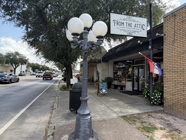 315 W Main St, Tomball, TX à louer - Photo de l’immeuble – Image 2 sur 10