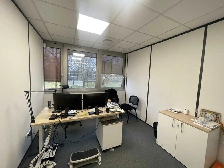 Bureau dans Bruges à louer - Photo de l’immeuble – Image 2 sur 4