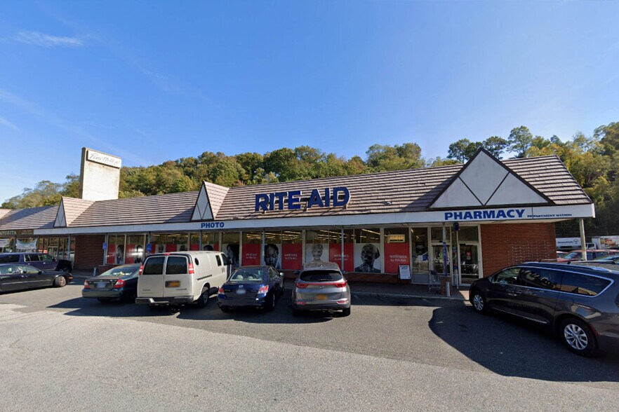 247-295 Pine Hollow Rd, Oyster Bay, NY à louer - Photo de l’immeuble – Image 2 sur 2