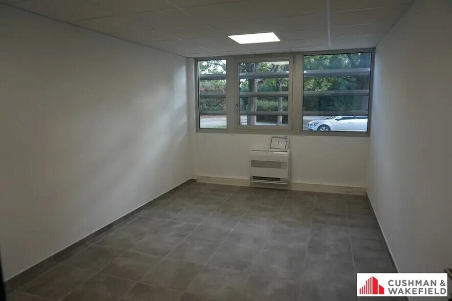 Bureau dans Nîmes à louer - Photo de l’immeuble – Image 3 sur 4