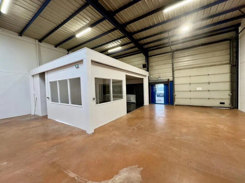 18 Allée Louis Breguet, Villepinte à louer - Photo de l’immeuble – Image 1 sur 10