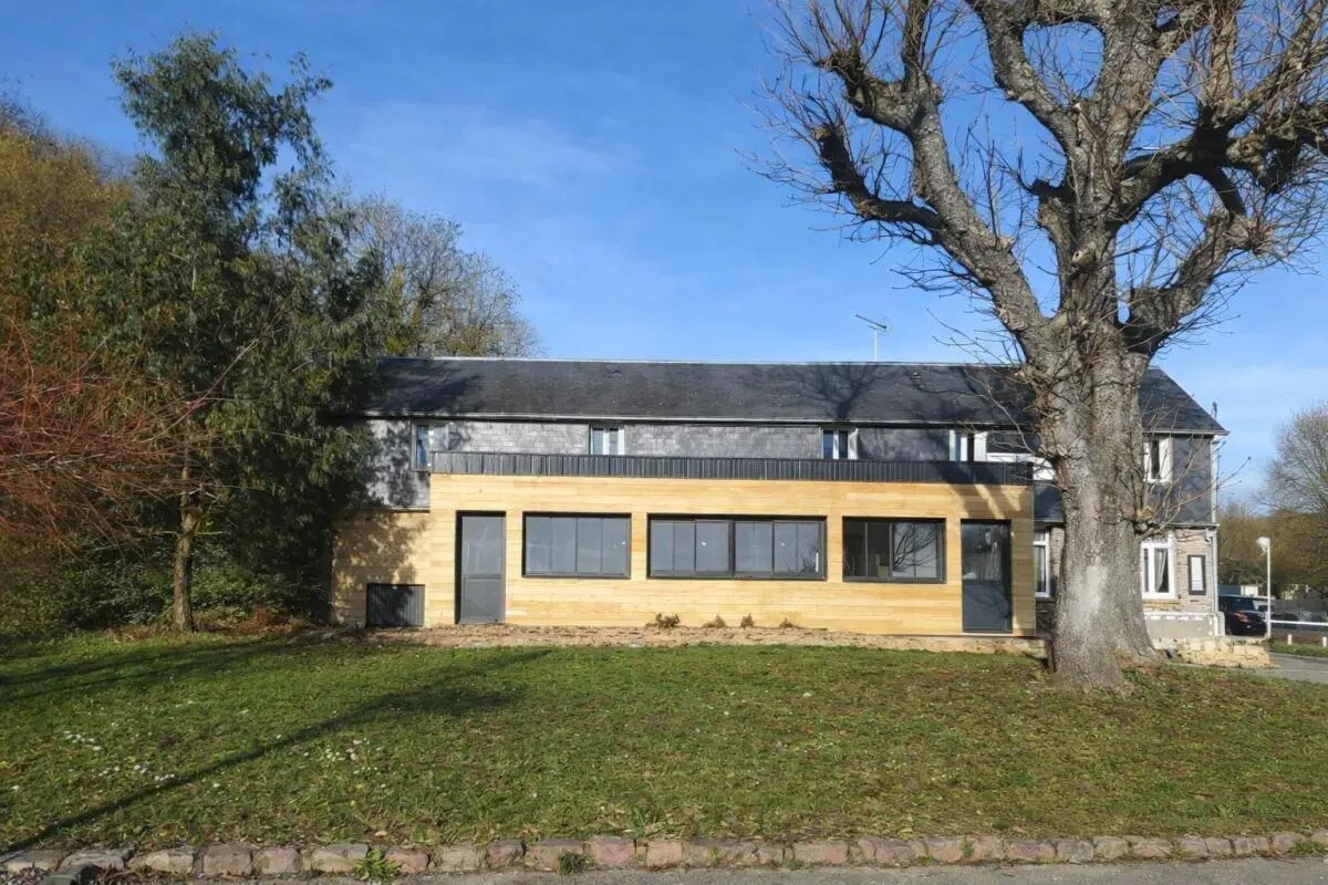 Local d'activités dans Sandouville à vendre Photo de l’immeuble– Image 1 sur 8