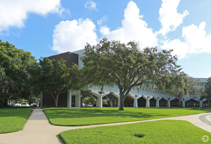 5000 T Rex Ave, Boca Raton, FL à louer - Photo de l’immeuble – Image 1 sur 27