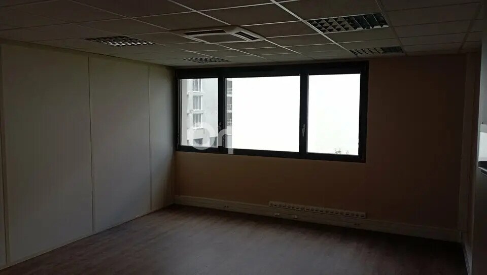 Bureau dans  à louer - Photo de l’immeuble – Image 3 sur 5