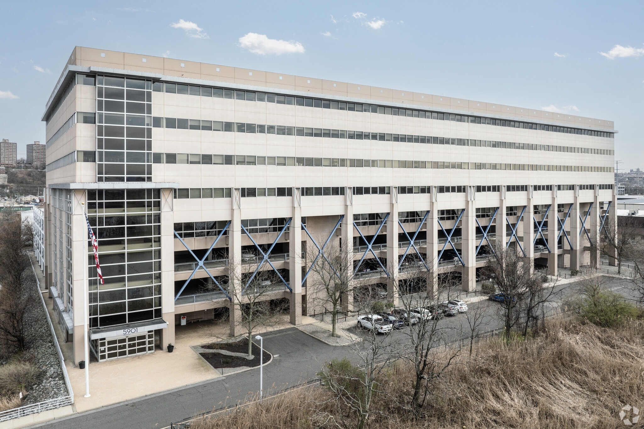 5901 West Side Ave, North Bergen, NJ à louer Photo principale– Image 1 sur 20