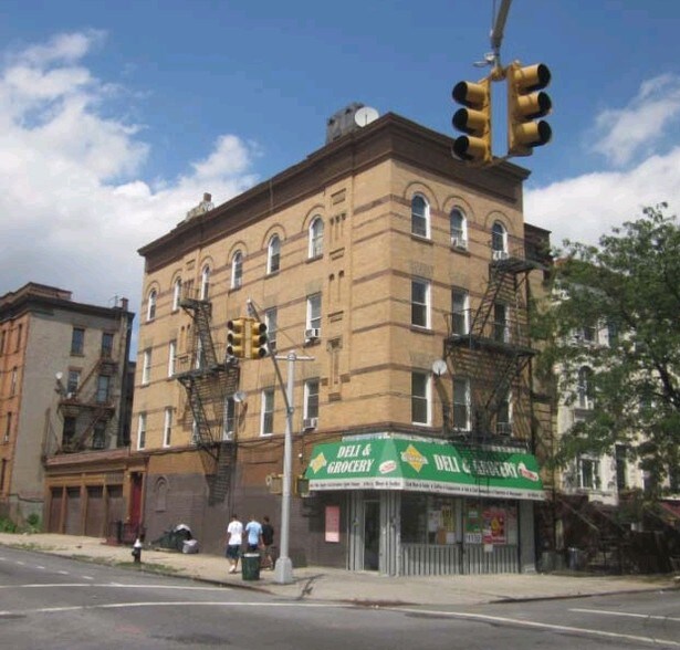 567 Jefferson Ave, Brooklyn, NY à louer - Photo de l’immeuble – Image 3 sur 4