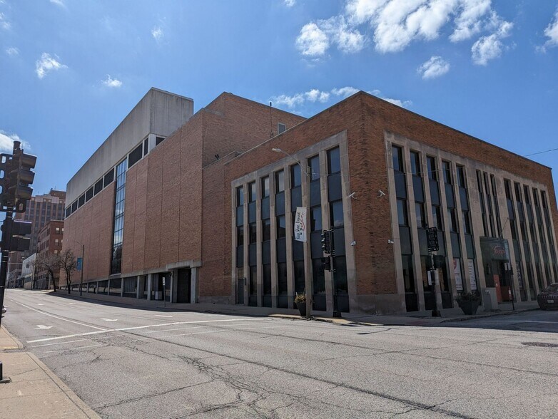 109 E Market St, Bloomington, IL à louer - Photo principale – Image 1 sur 11