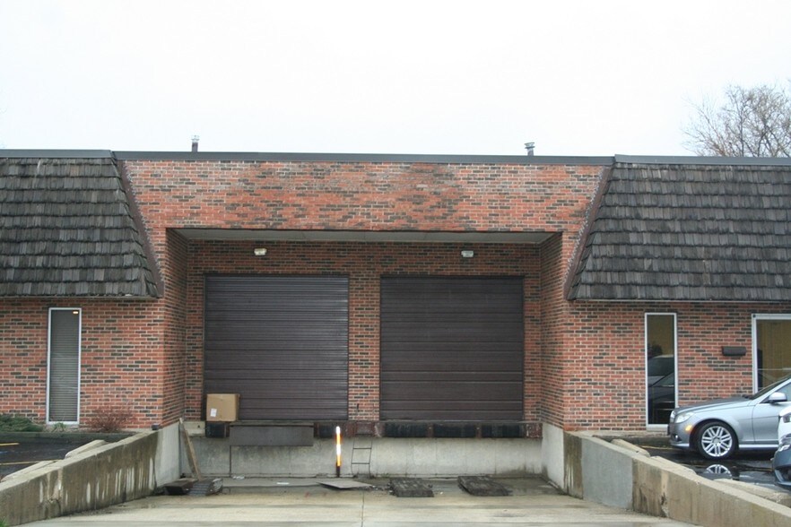 160-170 Kelly St, Elk Grove Village, IL à louer - Photo de l’immeuble – Image 2 sur 15