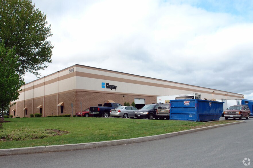 326 Old Niskayuna Rd, Latham, NY à louer - Photo de l’immeuble – Image 2 sur 8