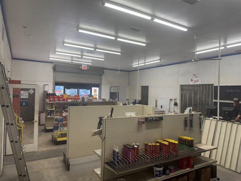 16923 Archer Rd, Archer, FL à louer - Photo intérieure – Image 3 sur 4