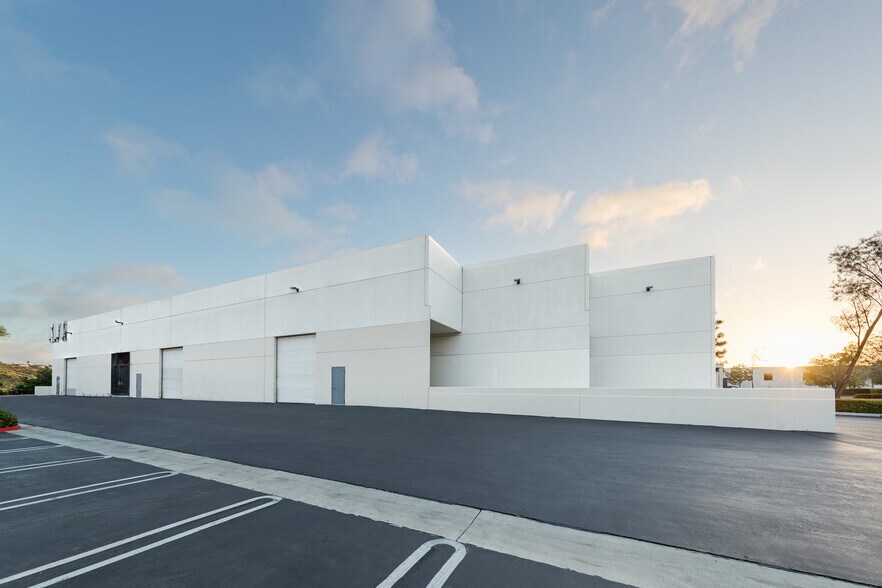 3280 Corporate View, Vista, CA à vendre - Photo de l’immeuble – Image 3 sur 10