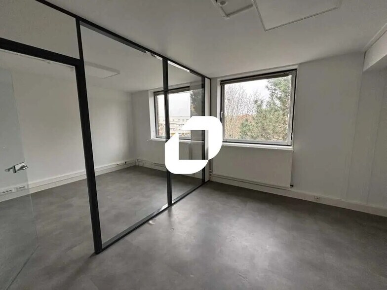Bureau dans Évry-Courcouronnes à louer - Photo de l’immeuble – Image 2 sur 13