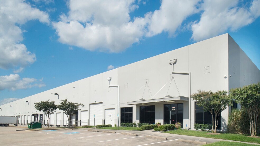 100 Northpark Central Dr, Houston, TX à louer - Photo de l’immeuble – Image 1 sur 17