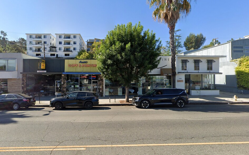 11748 Ventura Blvd, Studio City, CA à vendre - Photo de l’immeuble – Image 2 sur 12