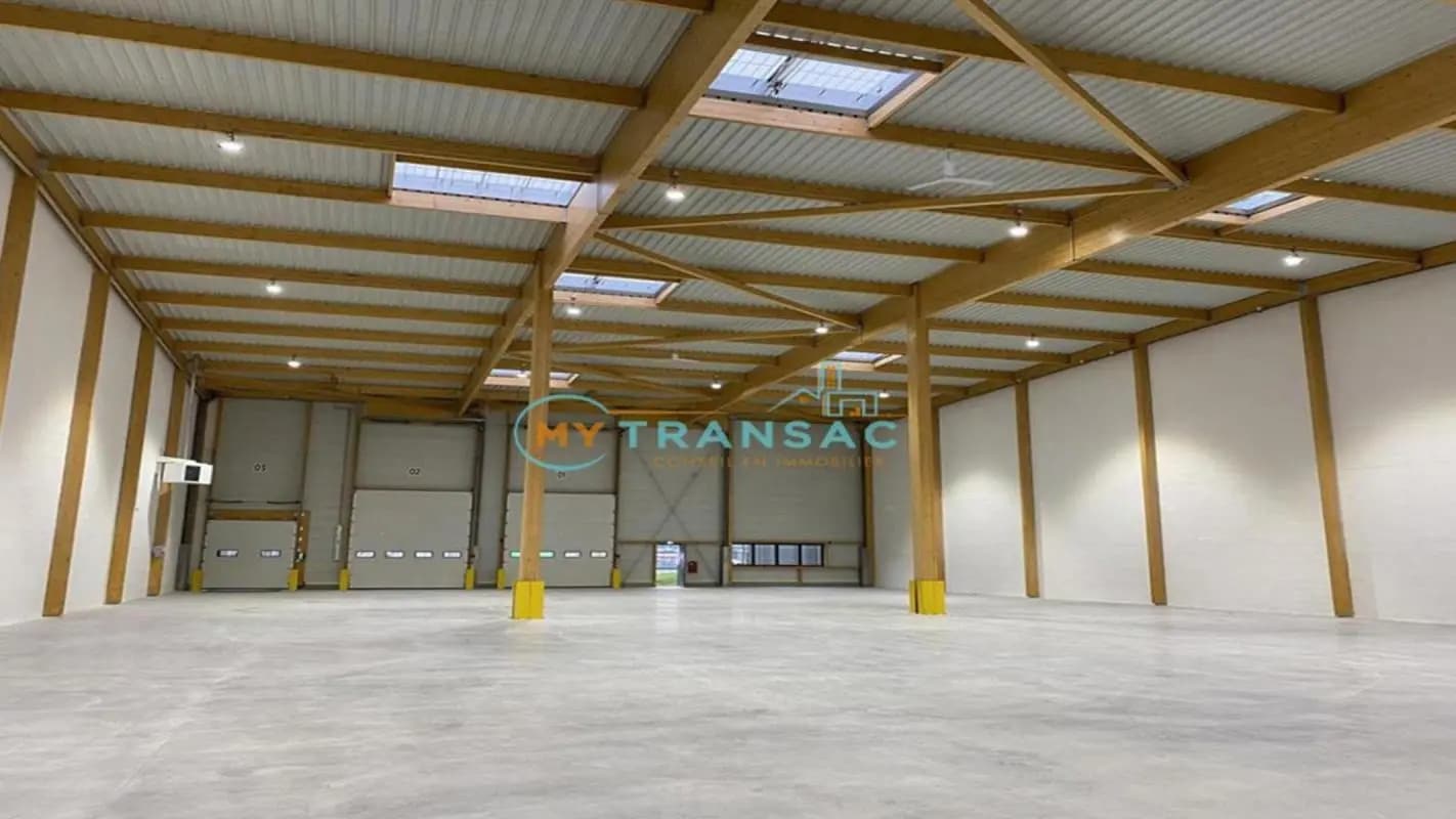 Industriel/Logistique dans Brie-Comte-Robert à louer Photo intérieure– Image 1 sur 3