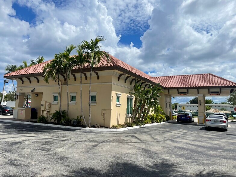 2521 E Commercial Blvd, Fort Lauderdale, FL à vendre - Photo de l’immeuble – Image 2 sur 4