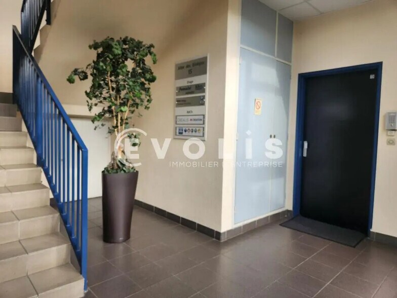 Bureau dans Bron à louer - Hall d’entrée – Image 2 sur 20