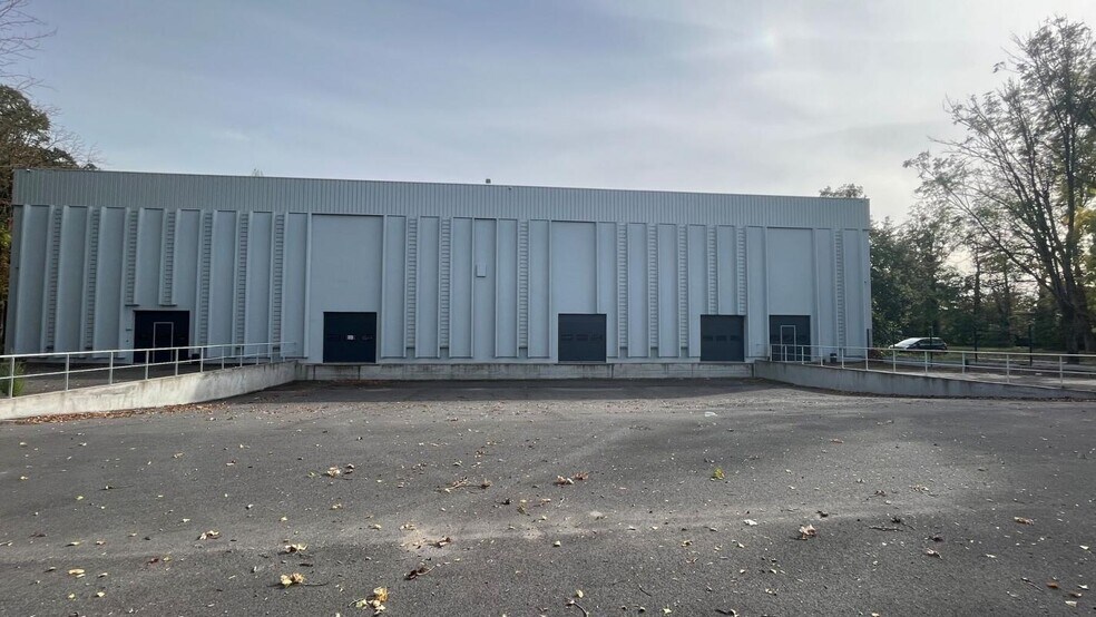 Industriel/Logistique dans SAINT-OUEN-L'AUMONE à louer - Photo de l’immeuble – Image 3 sur 4