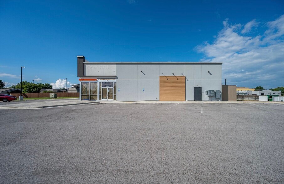 10249 E 41st St, Tulsa, OK à louer - Photo de l’immeuble – Image 3 sur 8