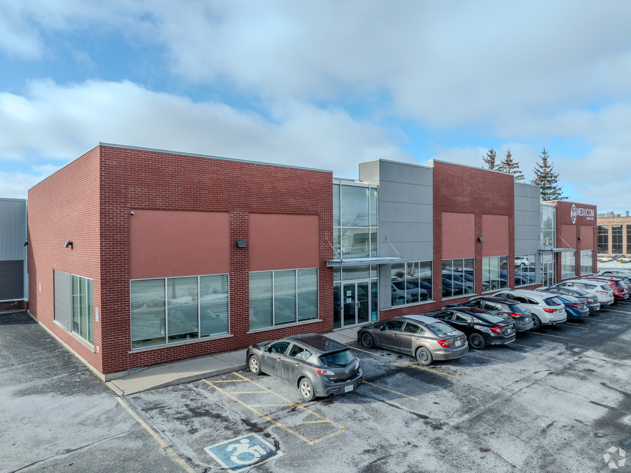 42 Arrow Rd, Guelph, ON à louer Photo principale– Image 1 sur 6