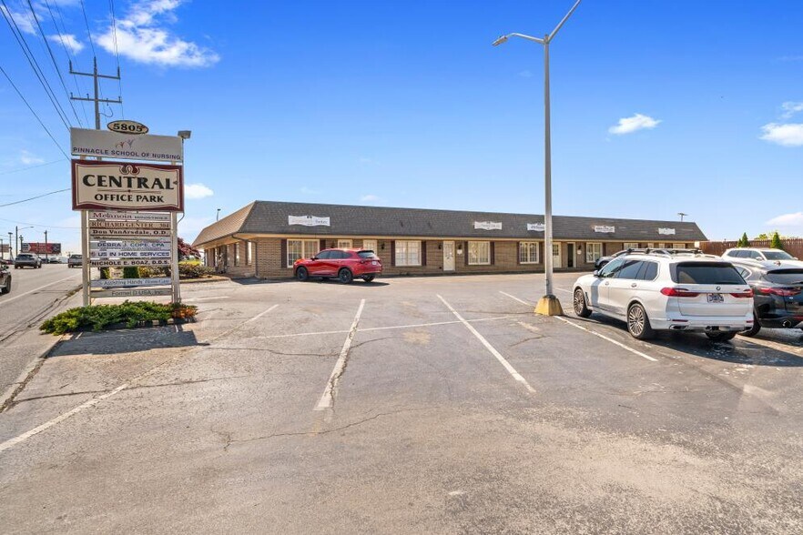 5803-5805 Lee Hwy, Chattanooga, TN à vendre - Photo principale – Image 1 sur 33