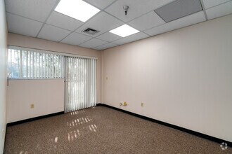 6388 Silver Star Rd, Orlando, FL à louer Photo intérieure– Image 2 sur 4