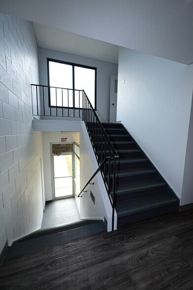 6504-6520 82nd Ave NW, Edmonton, AB à louer - Photo de l’immeuble – Image 2 sur 5