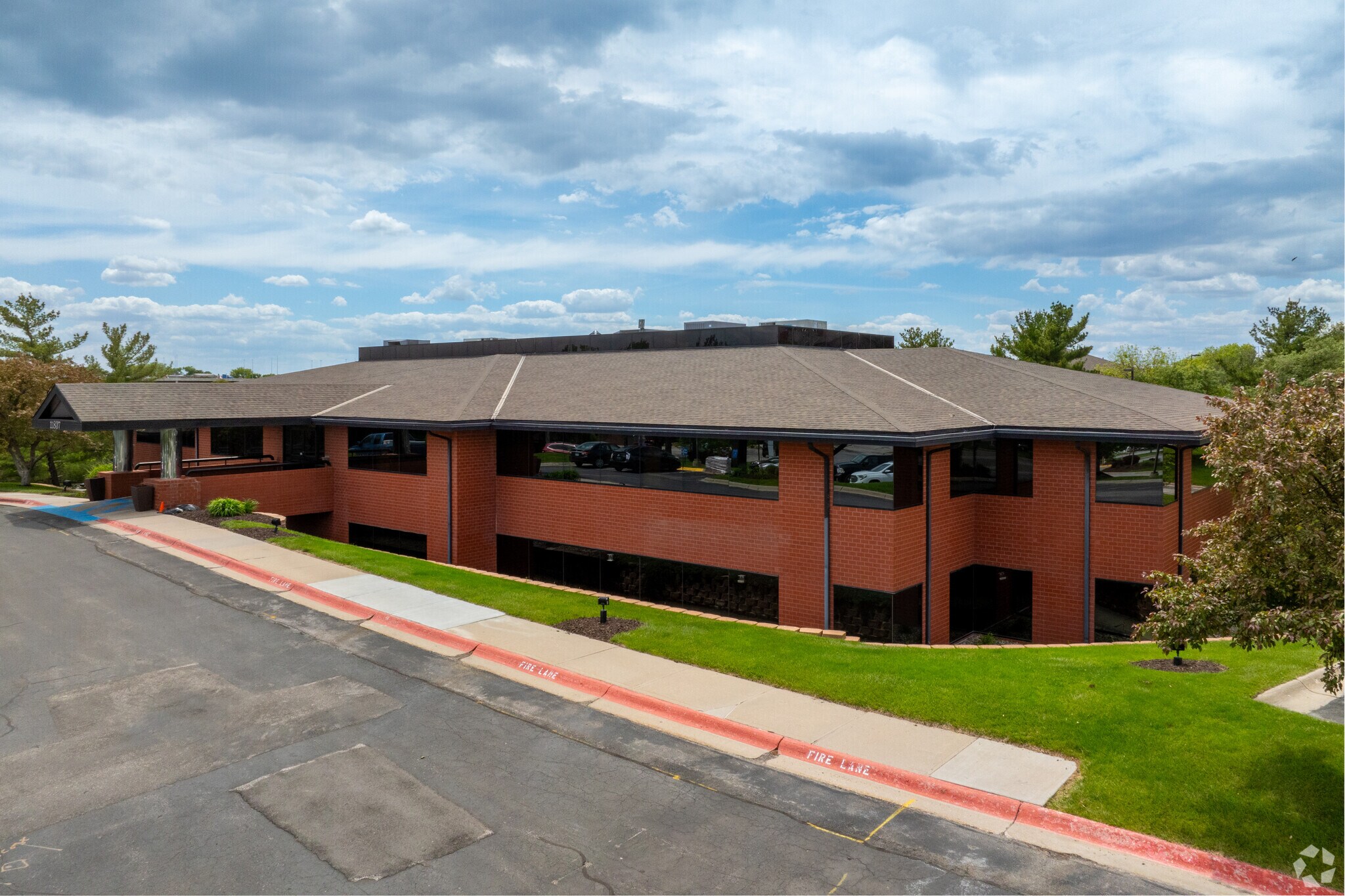 11837 Miracle Hills Dr, Omaha, NE à louer Photo principale– Image 1 sur 10