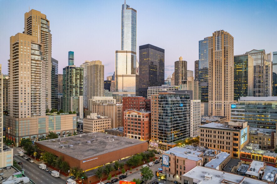 57-59 W Grand Ave, Chicago, IL à louer - Aérien – Image 3 sur 3