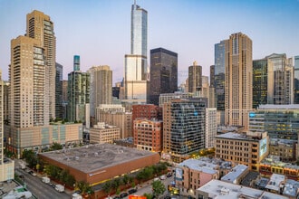 57-59 W Grand Ave, Chicago, IL - VUE AÉRIENNE  vue de carte