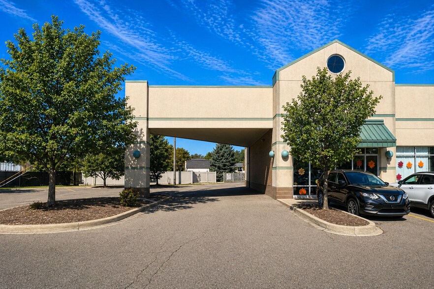 34414-34790 Ford Rd, Westland, MI à louer - Photo de l’immeuble – Image 3 sur 11
