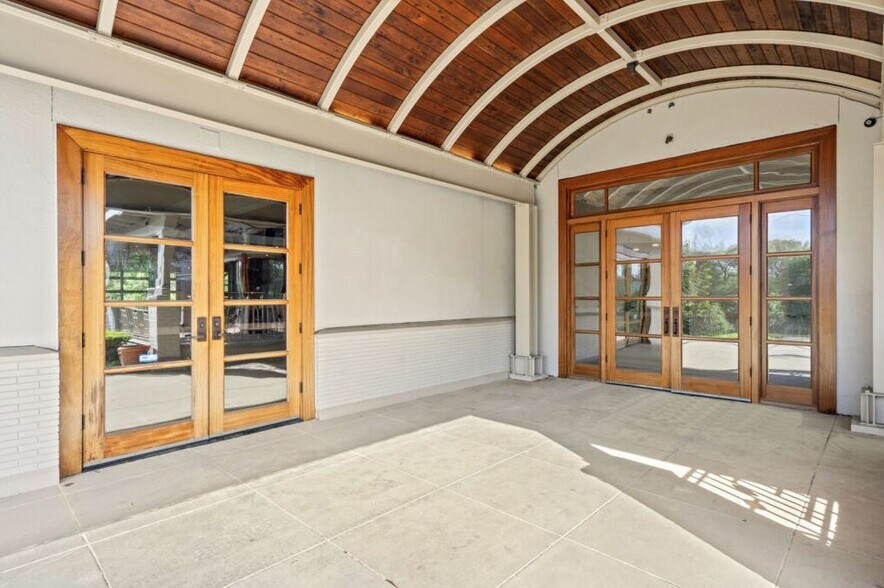 1028 Johnnie Dodds Blvd, Mount Pleasant, SC à louer - Photo de l’immeuble – Image 3 sur 29