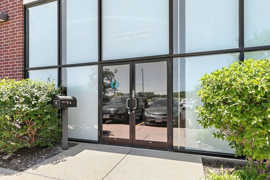 129 Commercial Dr, Yorkville, IL à louer - Photo de l’immeuble – Image 3 sur 36