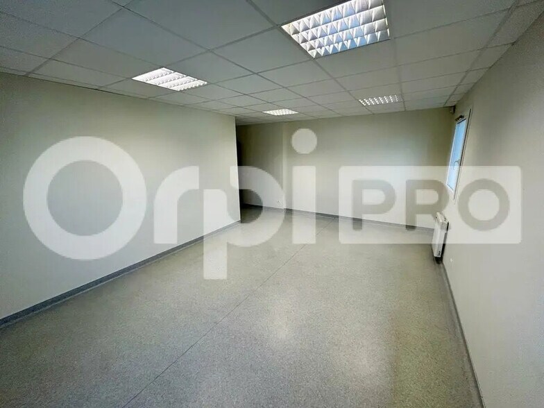 Bureau dans Gometz-le-Châtel à louer - Photo intérieure – Image 2 sur 4