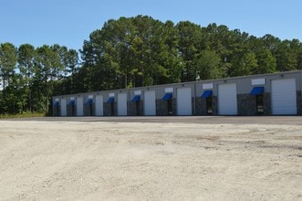 305 Blue Creek School Rd, Jacksonville, NC à louer Photo de l’immeuble– Image 1 sur 1