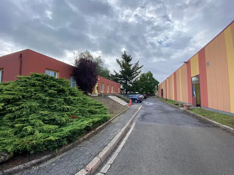 Local d'activités dans Auvers-sur-Oise à vendre - Photo de l’immeuble – Image 1 sur 18