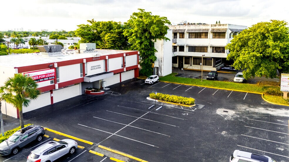 20451 NW 2nd Ave, Miami, FL à louer - Photo de l’immeuble – Image 3 sur 6