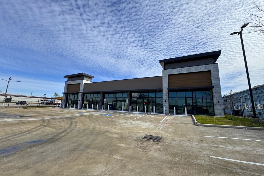 851 Federal Rd, Houston, TX à louer - Photo de l’immeuble – Image 2 sur 12