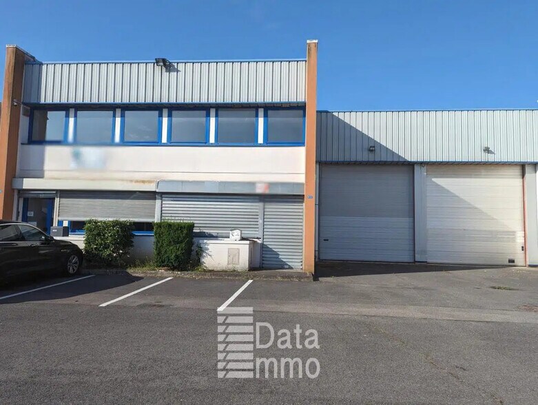940 Rue Charles De Gaulle, Mareuil-lès-Meaux à louer - Photo de l’immeuble – Image 2 sur 9