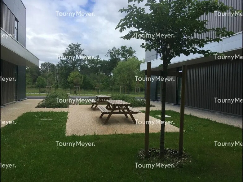 Local d’activités dans Mérignac à louer - Photo de l’immeuble – Image 2 sur 6