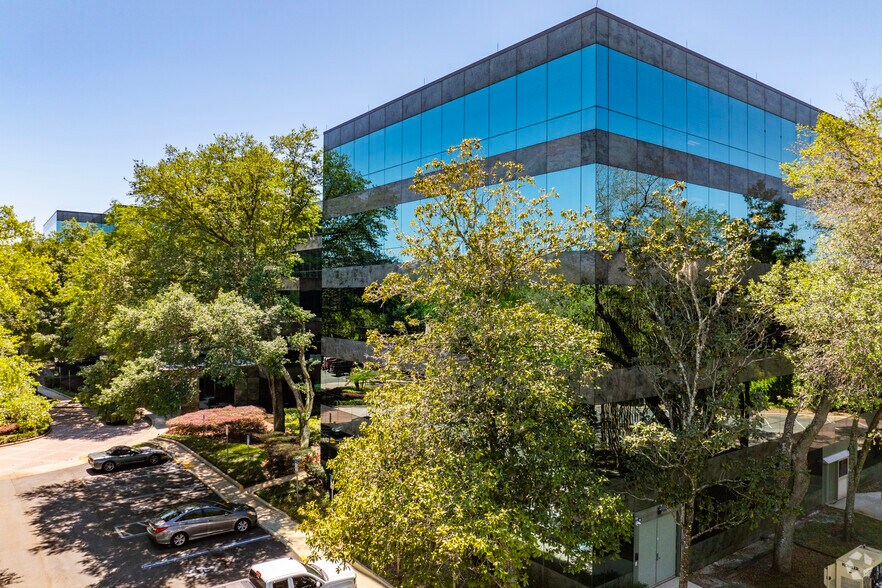 12470 Telecom Dr, Tampa, FL à vendre - Photo de l’immeuble – Image 3 sur 9