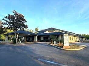 404 NW Hall of Fame Dr, Lake City, FL à louer Photo de l’immeuble– Image 2 sur 8