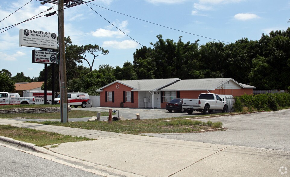 11412 N Central Ave, Tampa, FL à louer - Photo de l’immeuble – Image 2 sur 21