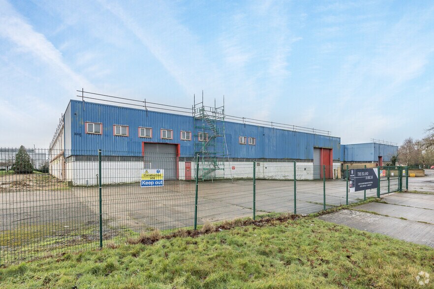 Faraday Rd, Swindon à louer - Photo principale – Image 1 sur 7