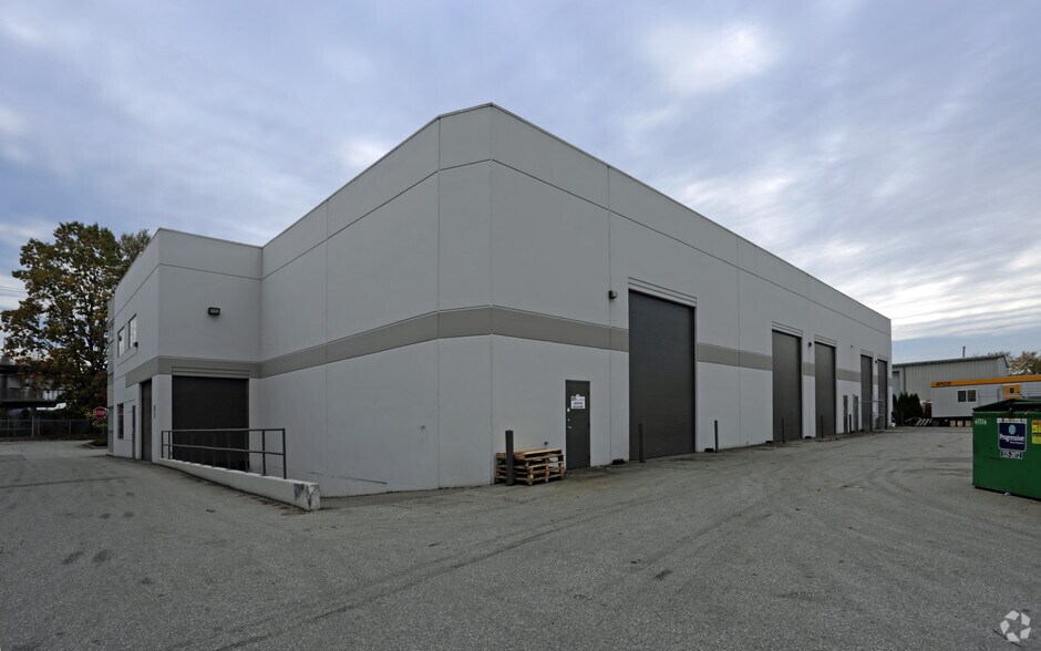 20075 100A Ave, Langley Twp, BC à louer - Photo de l’immeuble – Image 2 sur 6