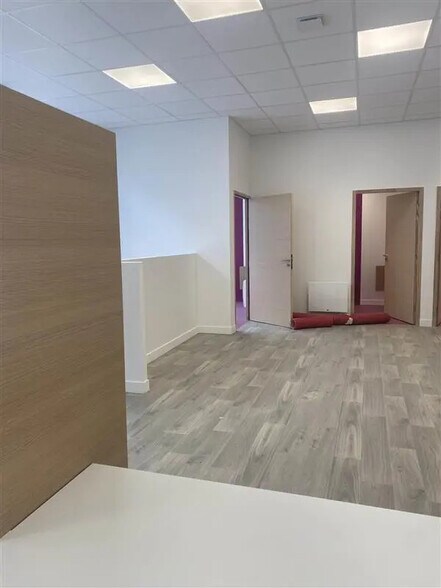 Local commercial dans Rennes à louer - Photo de l’immeuble – Image 3 sur 9